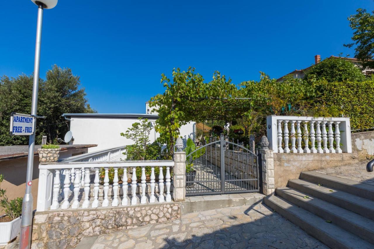 Apartman Mladenka Dramalj Exterior photo
